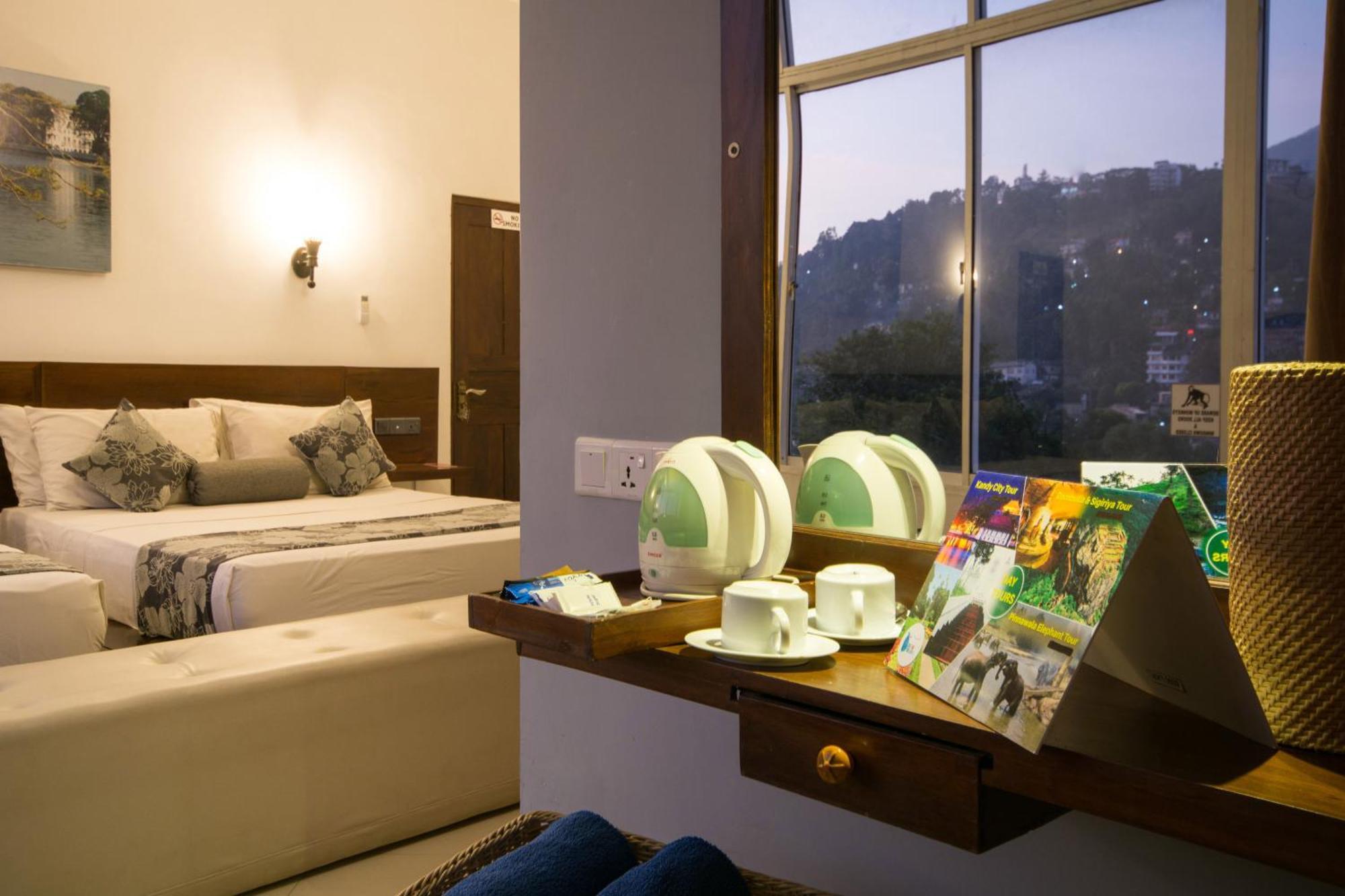 Quick Stop Inn Kandy Bagian luar foto