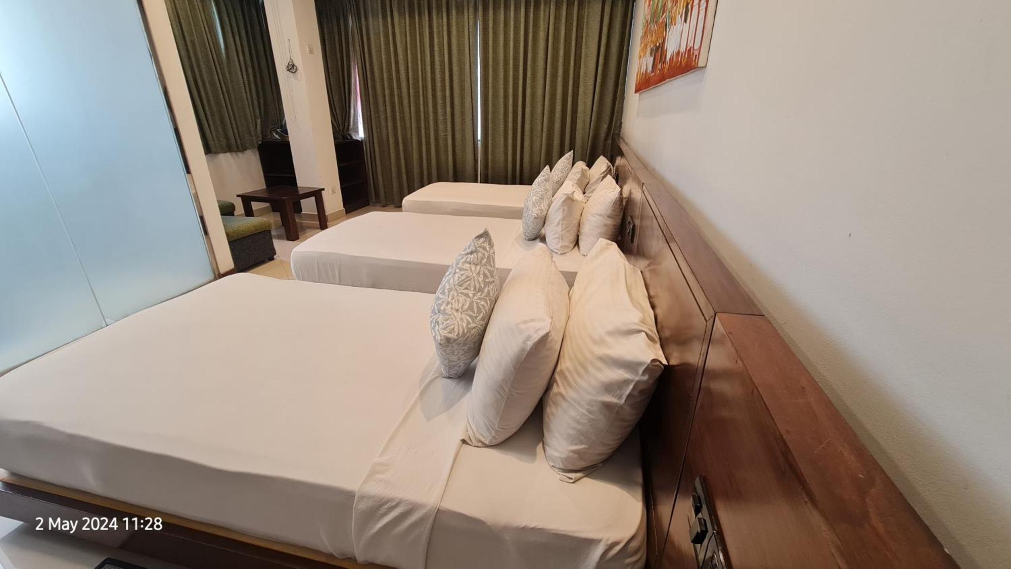 Quick Stop Inn Kandy Bagian luar foto