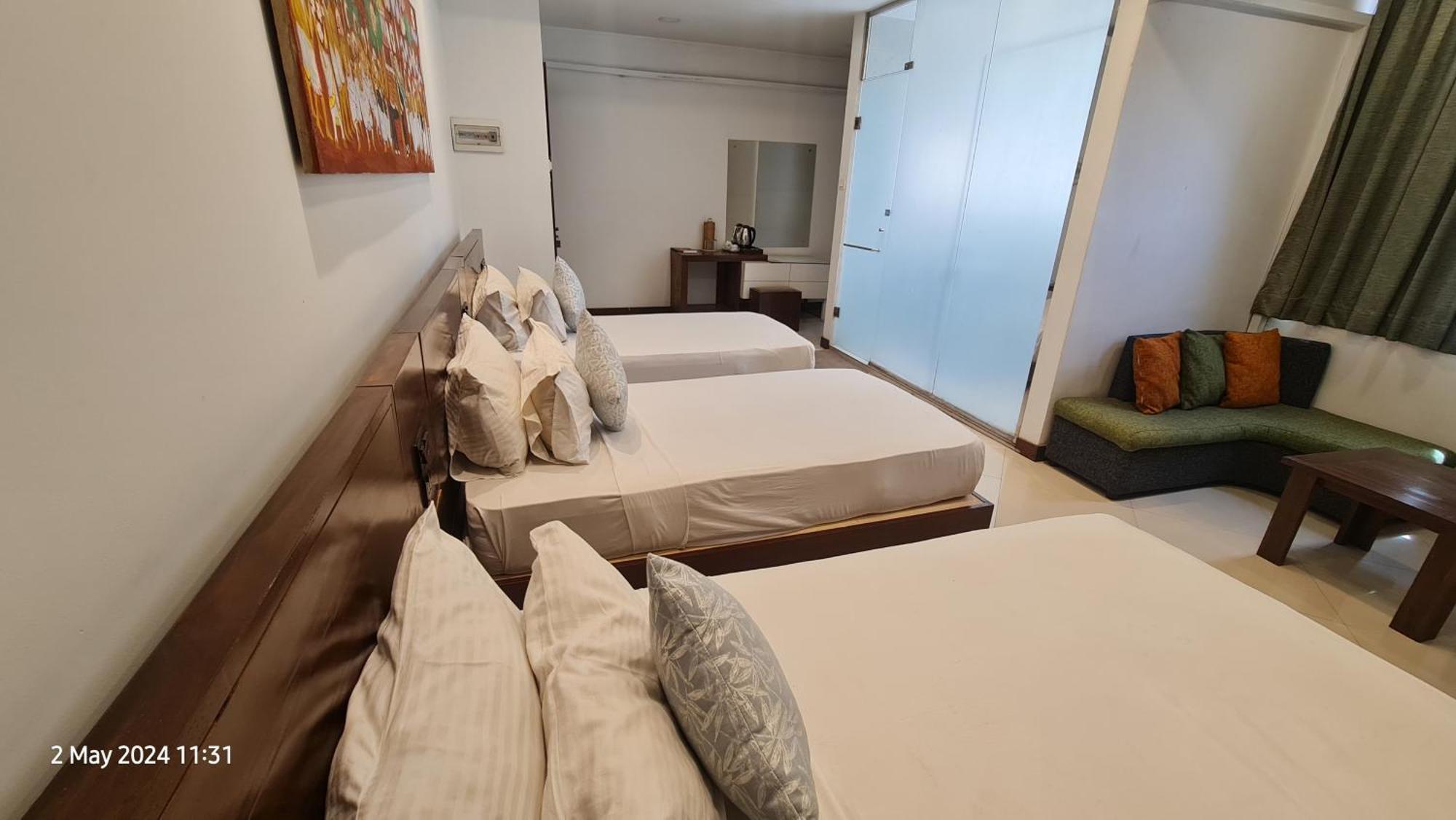 Quick Stop Inn Kandy Bagian luar foto